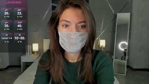 Snapshot of take_me_to_moon chatting on 10/09/25, 01:36 Sasha online show from 10/09/25, 01:36