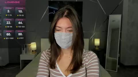 Snapshot of take_me_to_moon chatting on 10/13/25, 01:27 Sasha online show from 10/13/25, 01:27