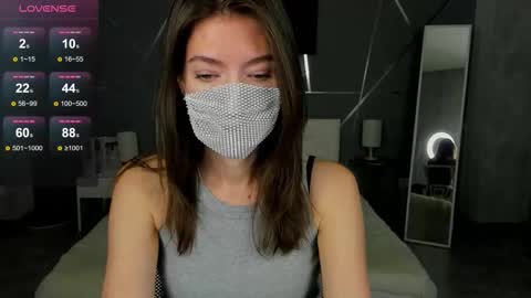 Snapshot of take_me_to_moon chatting on 10/14/25, 01:50 Sasha online show from 10/14/25, 01:50