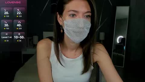 Snapshot of take_me_to_moon chatting on 10/16/25, 01:39 Sasha online show from 10/16/25, 01:39