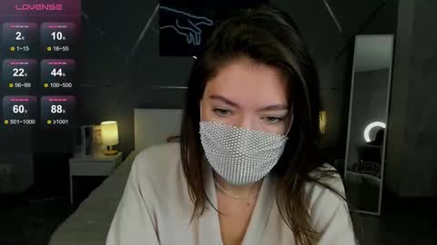 Snapshot of take_me_to_moon chatting on 10/24/25, 01:35 Sasha online show from 10/24/25, 01:35