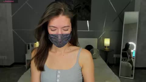 Snapshot of take_me_to_moon chatting on 11/05/25, 01:49 Sasha online show from 11/05/25, 01:49