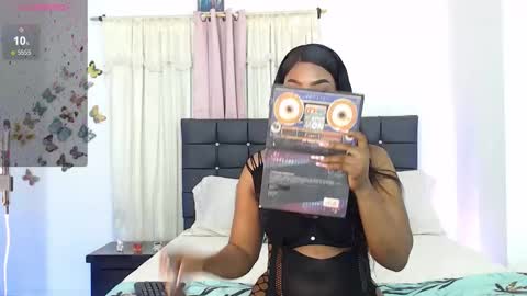 Snapshot of talianamoreno chatting on 11/18/25, 01:00 taliana modelo independiente online show from 11/18/25, 01:00