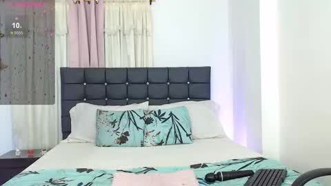 Snapshot of talianamoreno chatting on 11/19/25, 01:16 taliana modelo independiente online show from 11/19/25, 01:16