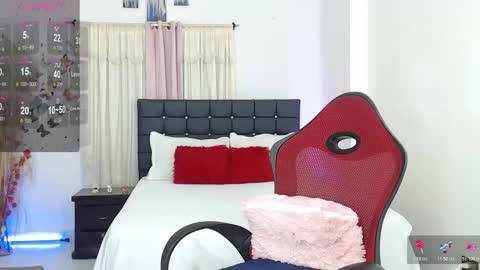 Snapshot of talianamoreno chatting on 12/15/25, 01:10 taliana modelo independiente online show from 12/15/25, 01:10