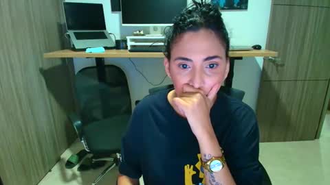 talianaprada_ online show from 12/04/25, 11:46