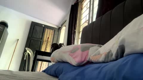 Snapshot of talianavega chatting on 10/22/25, 04:18 tali online show from 10/22/25, 04:18