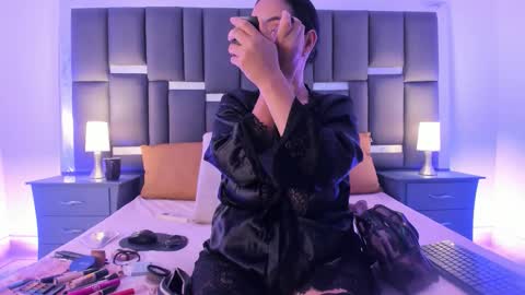 Snapshot of talianavega chatting on 10/31/25, 02:07 tali online show from 10/31/25, 02:07