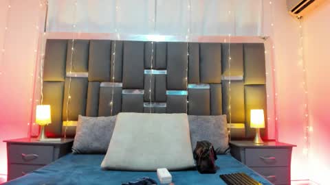 Snapshot of talianavega chatting on 11/23/25, 04:29 tali online show from 11/23/25, 04:29