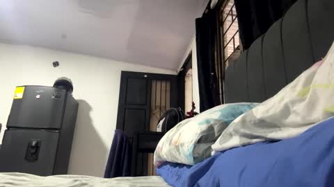 Snapshot of talianavega chatting on 12/04/25, 11:30 tali online show from 12/04/25, 11:30