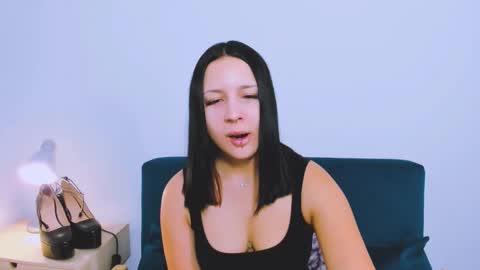 Snapshot of taliasensitive chatting on 12/21/25, 10:22 taliasensitive online show from 12/21/25, 10:22