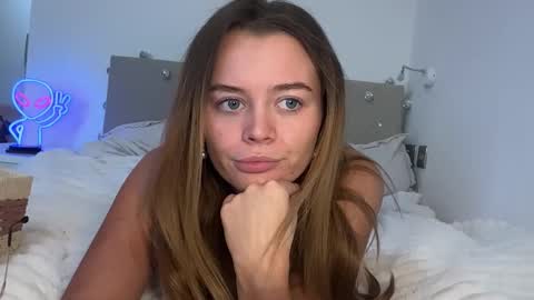 Snapshot of taliavaine chatting on 09/27/25, 03:17 Talia online show from 09/27/25, 03:17