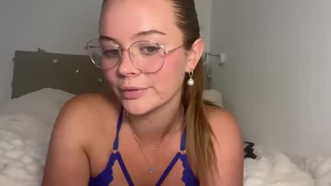 Snapshot of taliavaine chatting on 09/28/25, 06:57 Talia online show from 09/28/25, 06:57