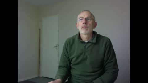 Snapshot of taliesin4321 chatting on 01/01/25, 12:32 Jack Pierrot online show from 01/01/25, 12:32