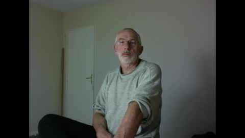 Snapshot of taliesin4321 chatting on 10/14/25, 06:52 Jack Pierrot online show from 10/14/25, 06:52