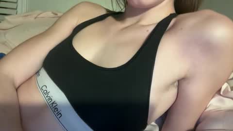 Snapshot of tallandsexyyy chatting on 03/17/26, 10:18 tallandsexyyy online show from 03/17/26, 10:18
