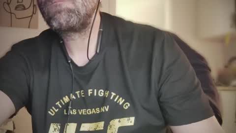 Snapshot of tallboy77eu chatting on 01/12/25, 01:00 Aligator online show from 01/12/25, 01:00