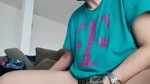 Snapshot of tallboy77eu chatting on 12/03/25, 12:03 Aligator online show from 12/03/25, 12:03