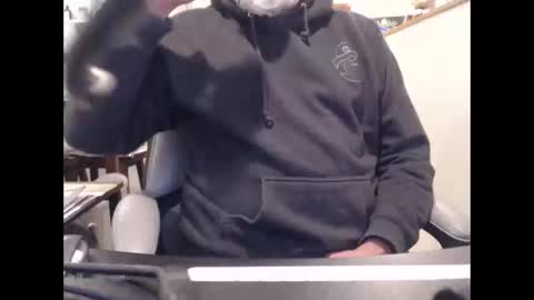 Snapshot of tallguy4unow chatting on 12/15/25, 01:37 tallguy4unow online show from 12/15/25, 01:37