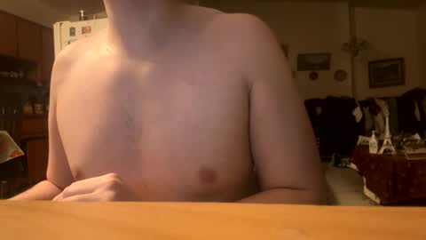 Snapshot of tallhandsomehung69 chatting on 11/18/25, 04:39 tallhandsomehung69 online show from 11/18/25, 04:39