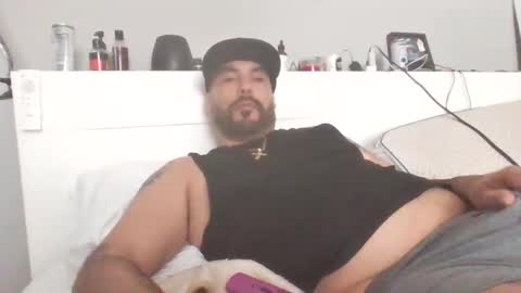 Snapshot of talllatino310 chatting on 02/28/25, 07:35 talllatino310 online show from 02/28/25, 07:35