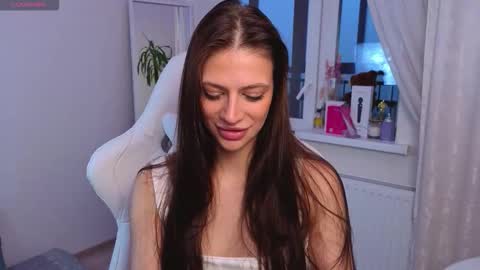 Snapshot of tamagotchi_san chatting on 11/28/25, 04:26 Daria Promisess online show from 11/28/25, 04:26