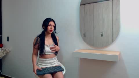 Snapshot of tamar4_f00x chatting on 03/28/26, 01:11 Hi im sara online show from 03/28/26, 01:11