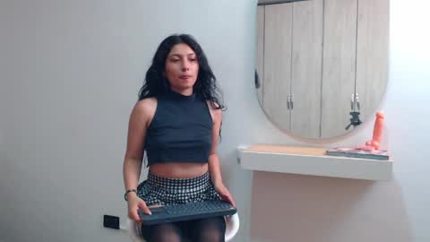 Snapshot of tamar4_f00x chatting on 04/01/26, 02:12 Hi im sara online show from 04/01/26, 02:12