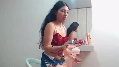 Snapshot of tamar4_f00x chatting on 04/06/26, 01:01 Hi im sara online show from 04/06/26, 01:01