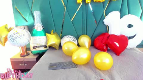 Snapshot of tamara_myller1 chatting on 01/15/25, 12:36 Tamara  online show from 01/15/25, 12:36