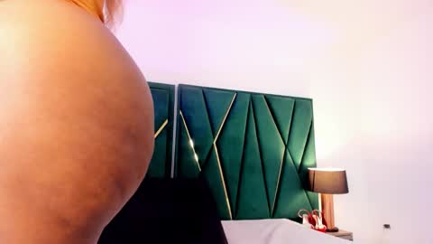 Snapshot of tamara_myller1 chatting on 09/21/25, 12:45 Tamara  online show from 09/21/25, 12:45