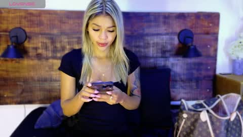 Snapshot of tamara_sanz1 chatting on 04/12/26, 09:58 online show from 04/12/26, 09:58