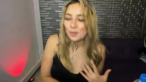 Snapshot of tamara_velezz chatting on 05/12/26, 09:12 Tamara online show from 05/12/26, 09:12