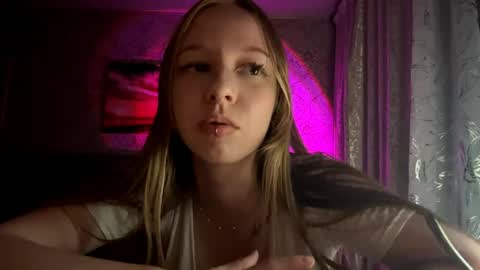 Snapshot of tammiglembocki chatting on 05/08/26, 07:08 Jenny online show from 05/08/26, 07:08