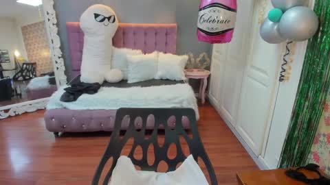 Tammara  online show from 09/28/25, 07:47