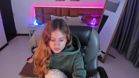 Snapshot of tamy_edwards chatting on 05/02/26, 12:48 Tamy online show from 05/02/26, 12:48