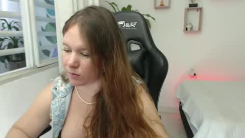 Snapshot of tamy_shine87 chatting on 01/19/25, 09:45 Im Samy online show from 01/19/25, 09:45