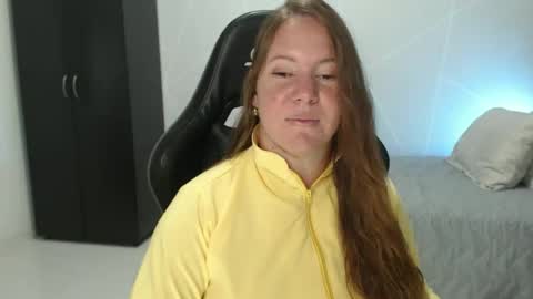 Snapshot of tamy_shine87 chatting on 10/26/25, 12:49 Im Samy online show from 10/26/25, 12:49