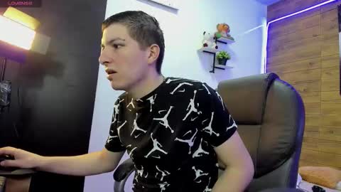 Snapshot of taner_king chatting on 11/23/25, 03:28 TANER online show from 11/23/25, 03:28