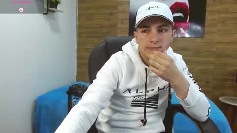 Snapshot of taner_king chatting on 12/04/25, 02:43 TANER online show from 12/04/25, 02:43