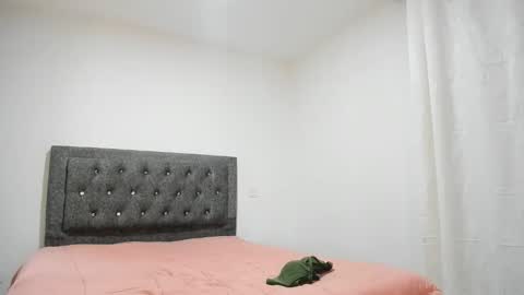 taniabonnet  online show from 12/18/25, 11:22