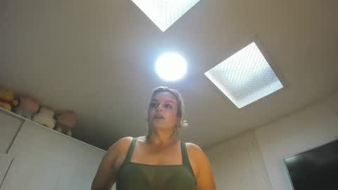 taniabonnet  online show from 04/03/26, 11:52