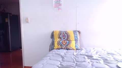 Snapshot of tantricroots chatting on 02/23/25, 07:49 Angeline Follow online show from 02/23/25, 07:49