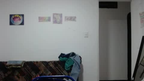 Snapshot of tantricroots chatting on 04/14/26, 01:00 Angeline Follow online show from 04/14/26, 01:00