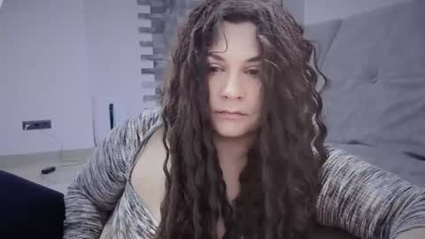 Snapshot of tanya_vader chatting on 04/08/26, 10:21 Vader online show from 04/08/26, 10:21