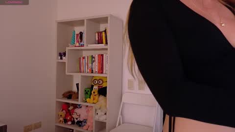 Snapshot of tarawhite_ chatting on 03/05/26, 09:11 Tara White online show from 03/05/26, 09:11