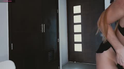 Snapshot of tarawhite_ chatting on 03/29/26, 08:31 Tara White online show from 03/29/26, 08:31