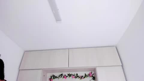 Snapshot of tarawiilson_ chatting on 09/14/25, 04:11 T A R A online show from 09/14/25, 04:11