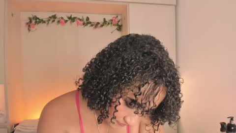 Snapshot of tarawiilson_ chatting on 09/30/25, 04:39 T A R A online show from 09/30/25, 04:39