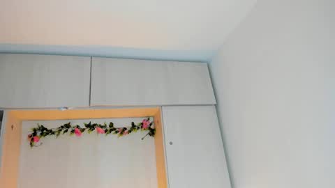 Snapshot of tarawiilson_ chatting on 10/09/25, 04:10 T A R A online show from 10/09/25, 04:10